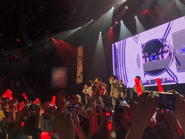 YG엔터테인먼트의 보이 그룹 iKON(아이콘)이 SXSW '코리아 스포트라이트' 무대에서 공연을 펼치고 있다. ⓒ김수경 기자