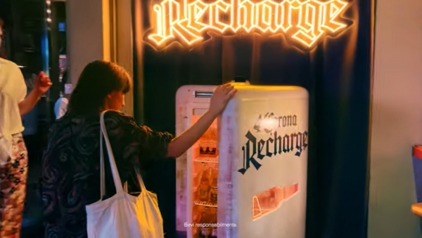 코로나의 맥주 냉장고 '리차지(Recharge)' 캠페인. ⓒ코로나