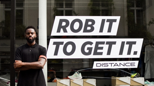 디스턴스(Distance)의 'Rob it to get it' 캠페인. ⓒBETC Paris
