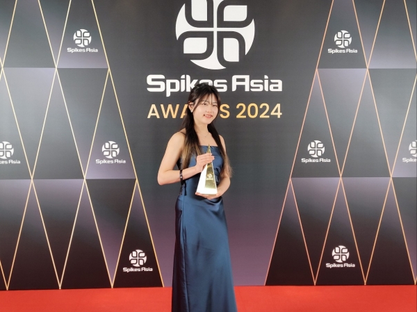 2024년 스파이크스 아시아에서 제일기획이 골드를 수상했다. 사진은 시상식에 참석한 최성은 제일기획 프로. ⓒ브랜드브리프